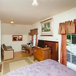 Sweetwater Inn And Spa