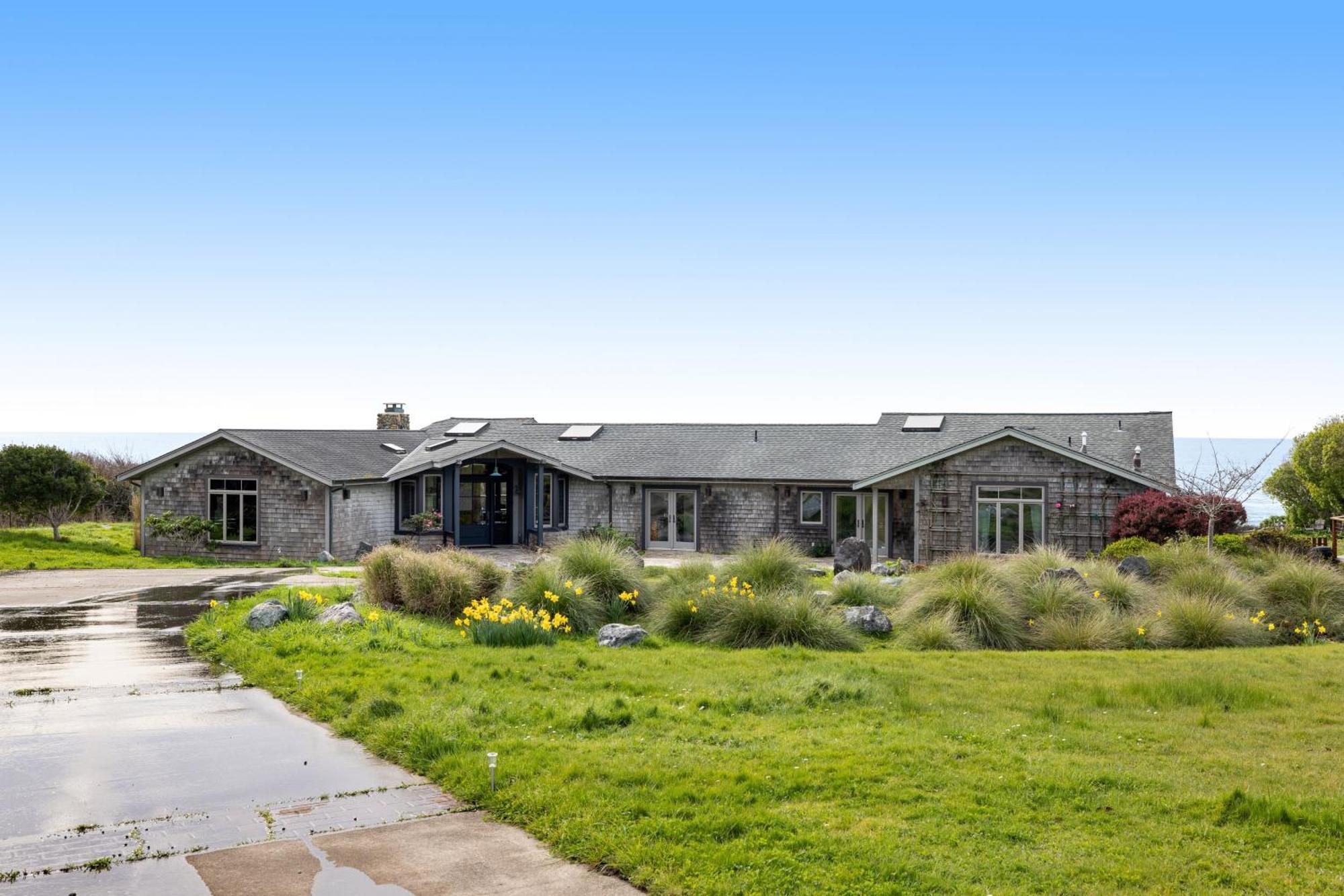 Perched On The Bluff - Main Holiday home