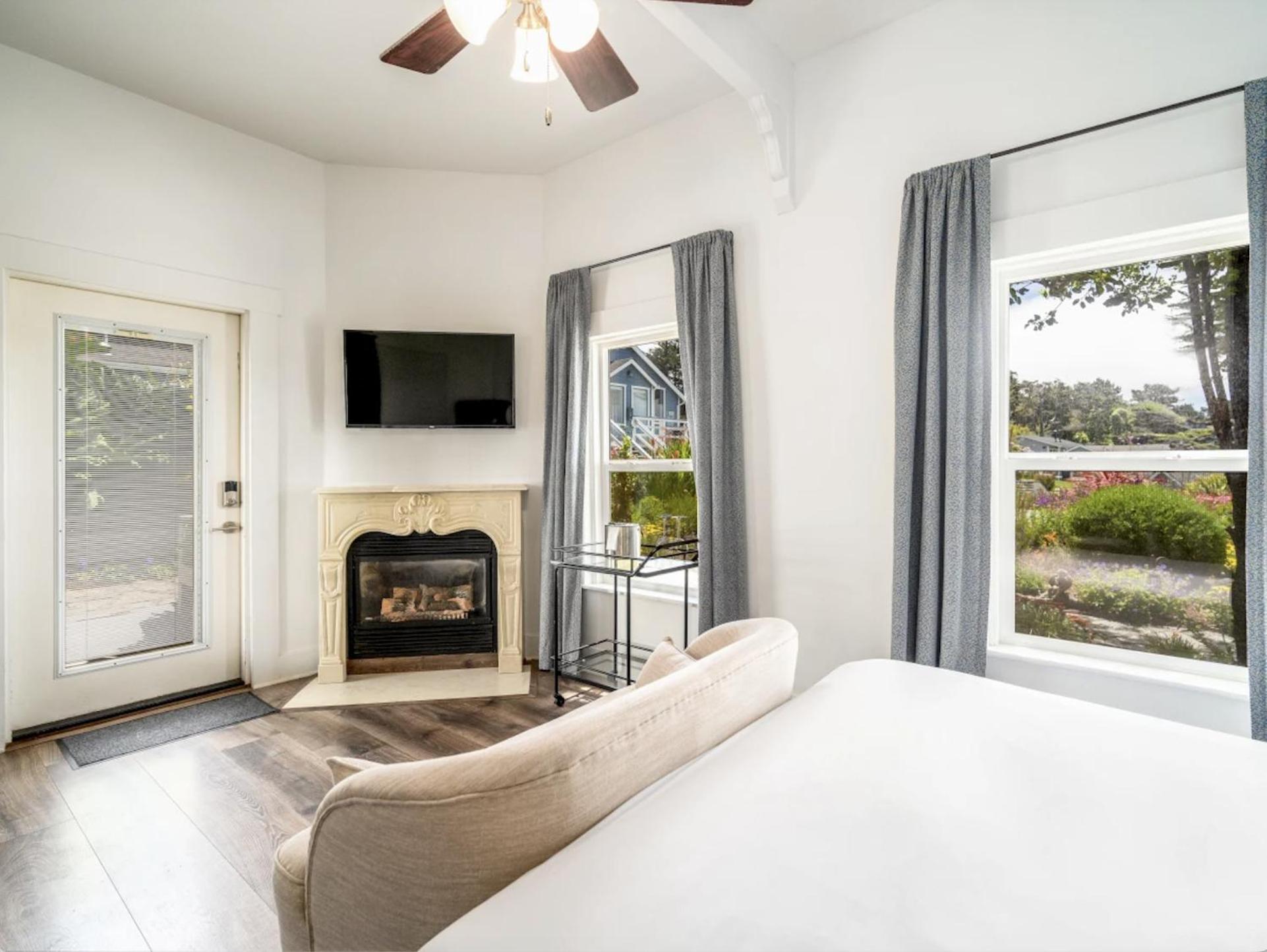 Agate Cove 4*